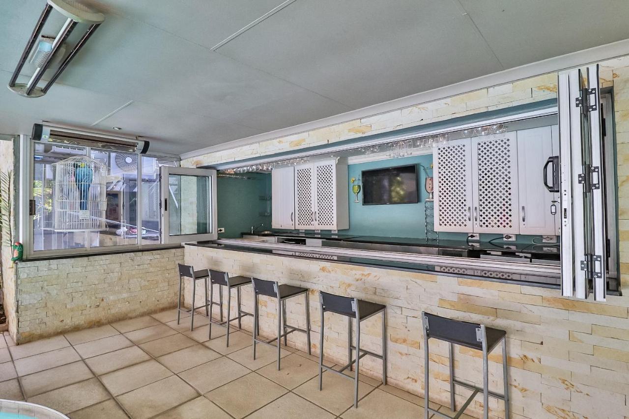 Club Cocomo Hartbeespoort Exterior photo