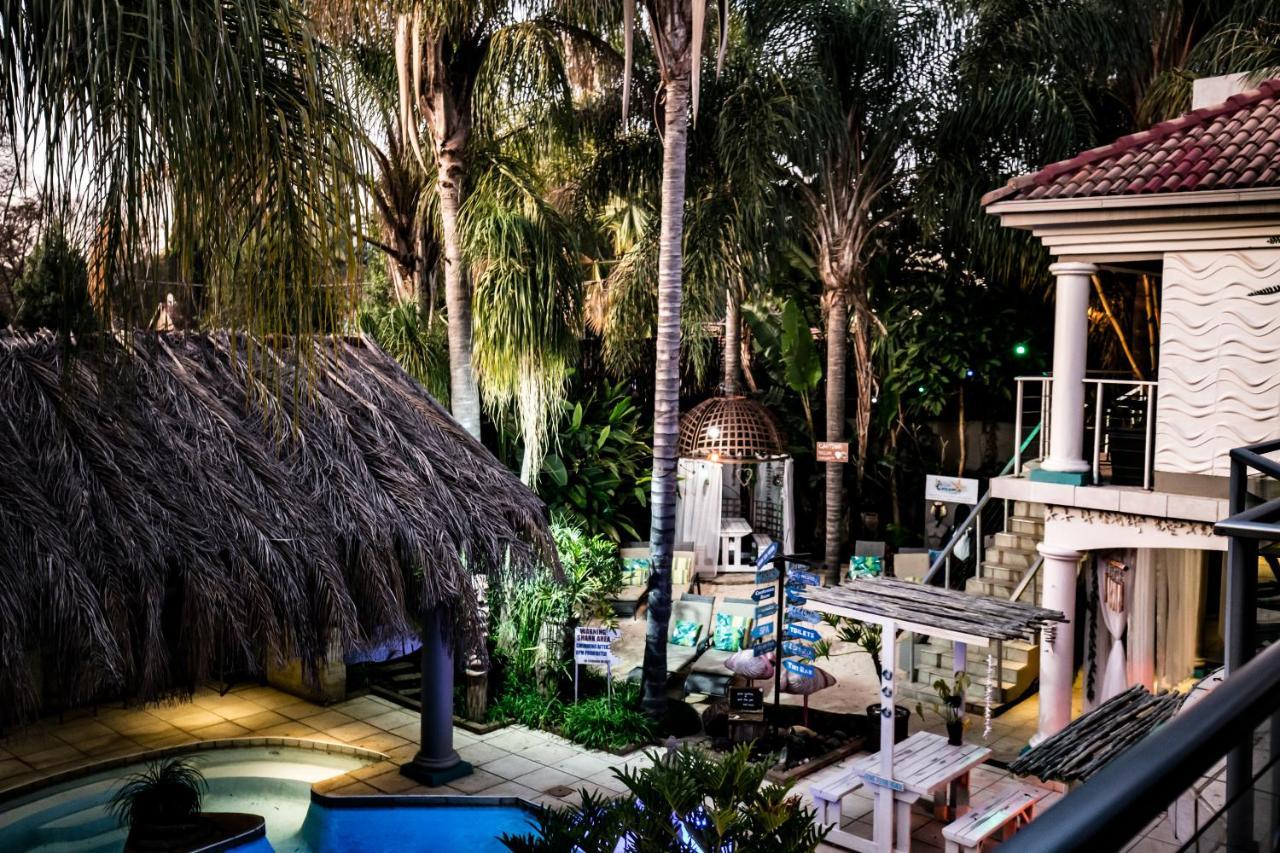 Club Cocomo Hartbeespoort Exterior photo