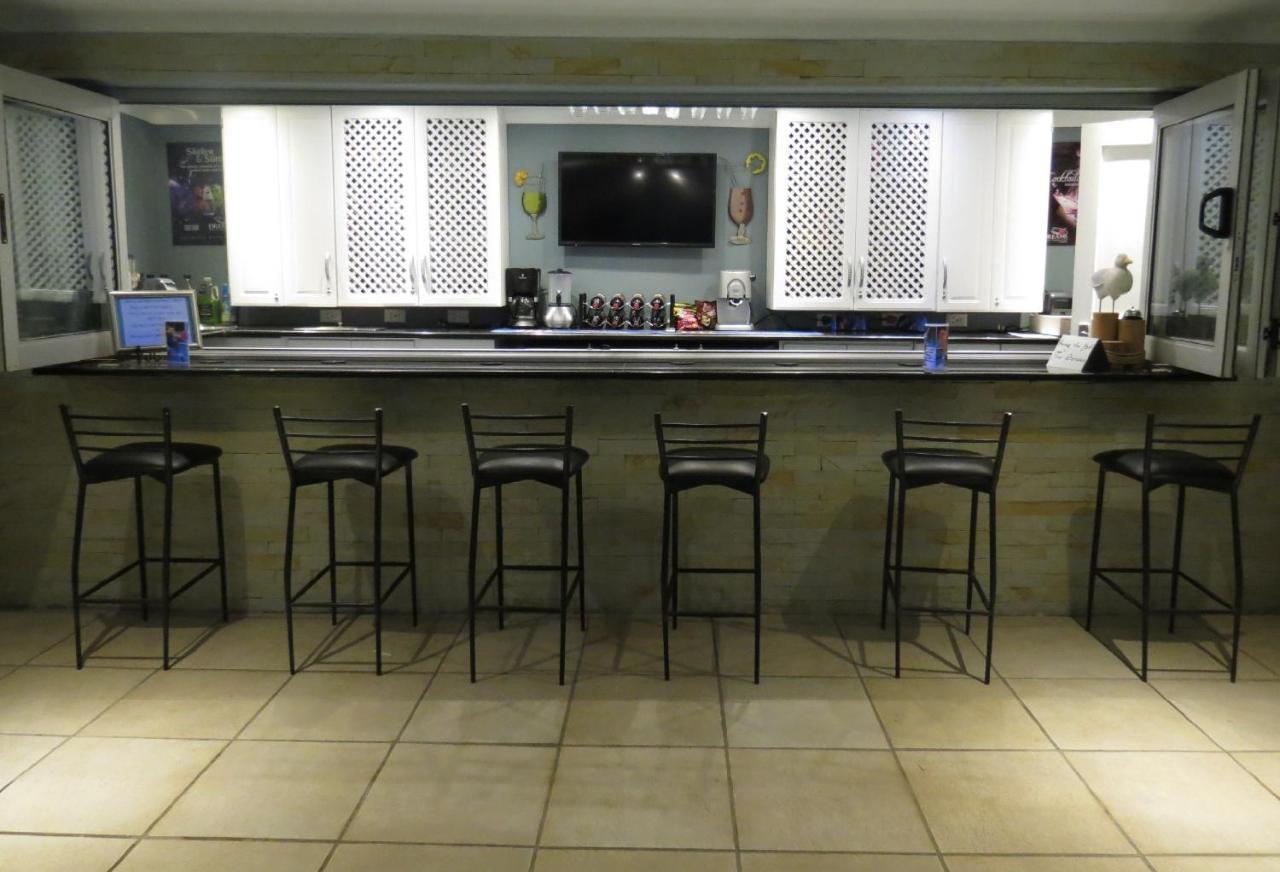 Club Cocomo Hartbeespoort Exterior photo
