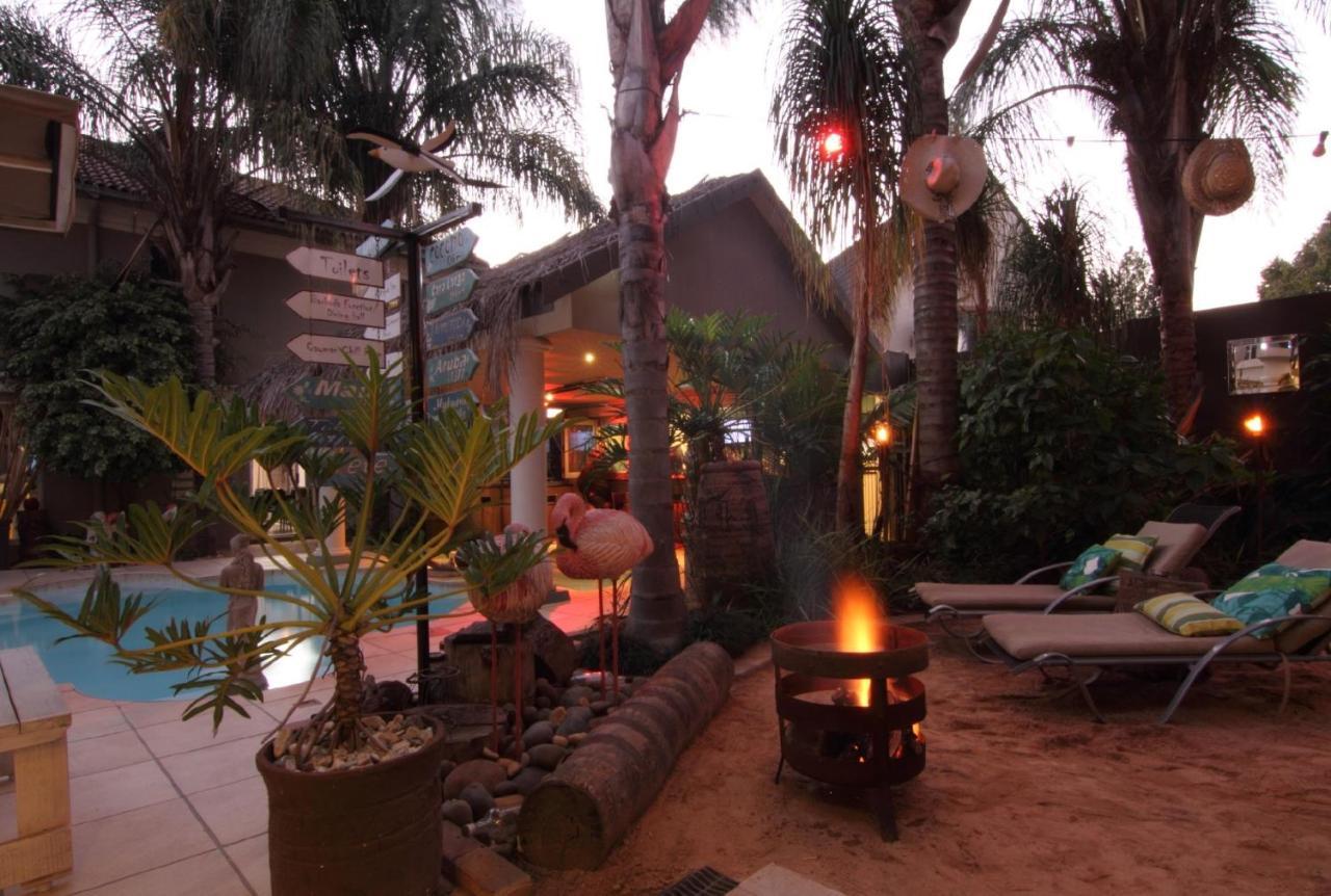 Club Cocomo Hartbeespoort Exterior photo